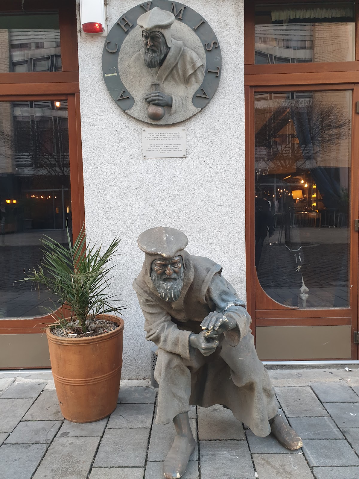 Alchymista — Medzinárodná v meste Bratislava, foto 4