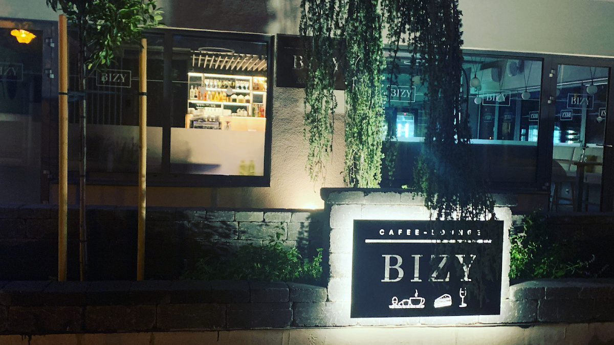 BIZY Cafee & Lounge — Kaviareň v meste Nové Zámky