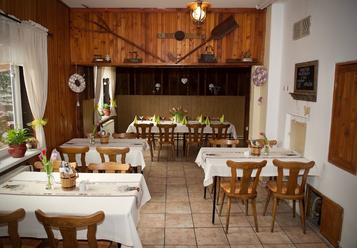 Chata PONIKLEC Remata — International in Ráztočno
