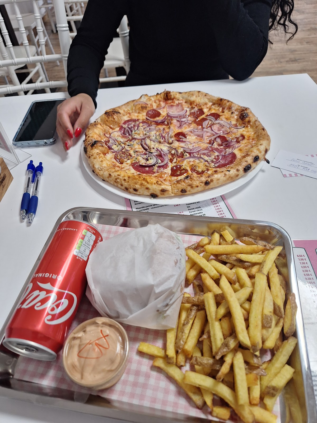 Family pizza a smashburgre — Talianska v meste Krupina, foto 4