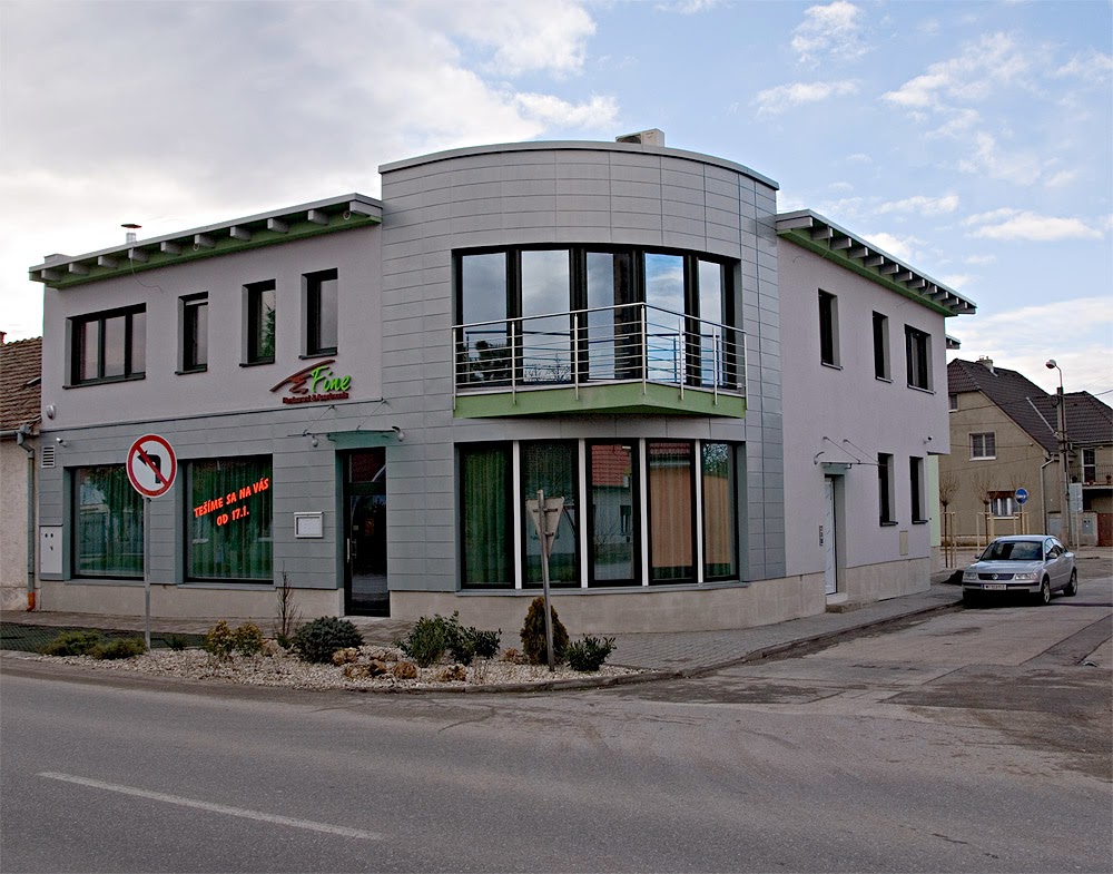 FINE restaurant & apartmens — Medzinárodná v meste Malacky, foto 3