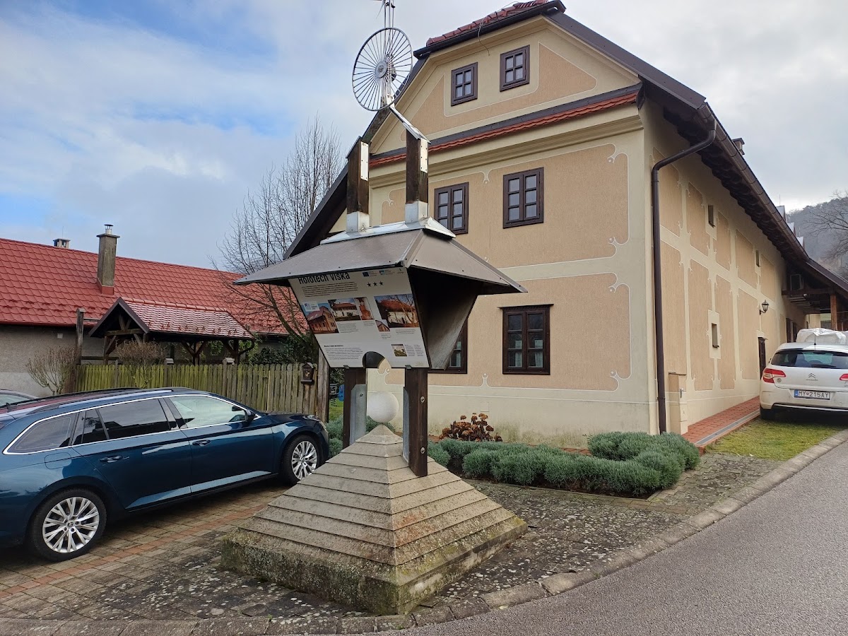 Holotéch víška — Medzinárodná v meste Košariská, foto 3