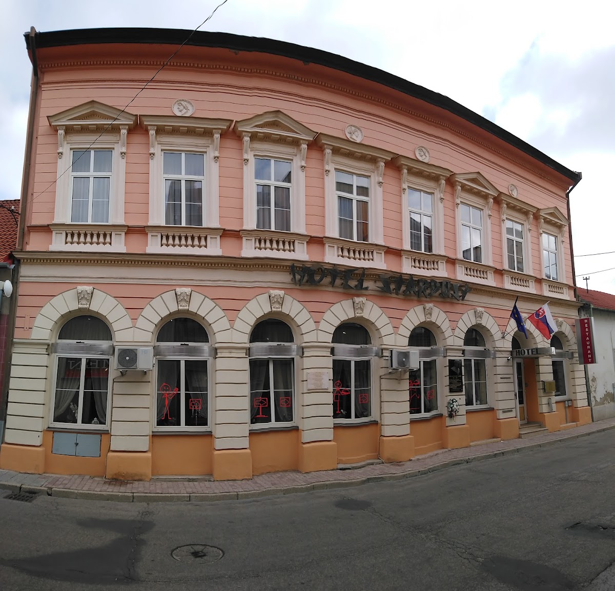 Hotel Stardust — Bar & Pub v meste Nové Zámky, foto 4