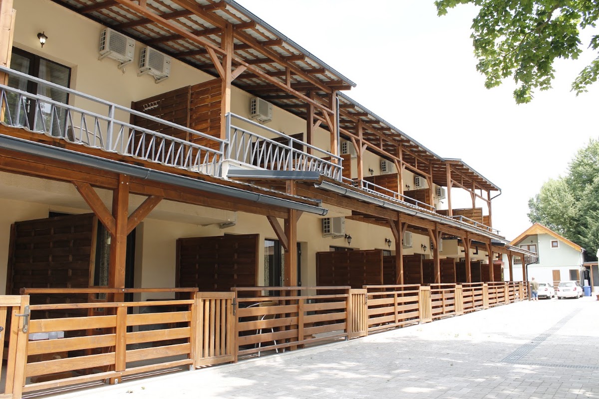 Hotel Zátoka — International in Senec