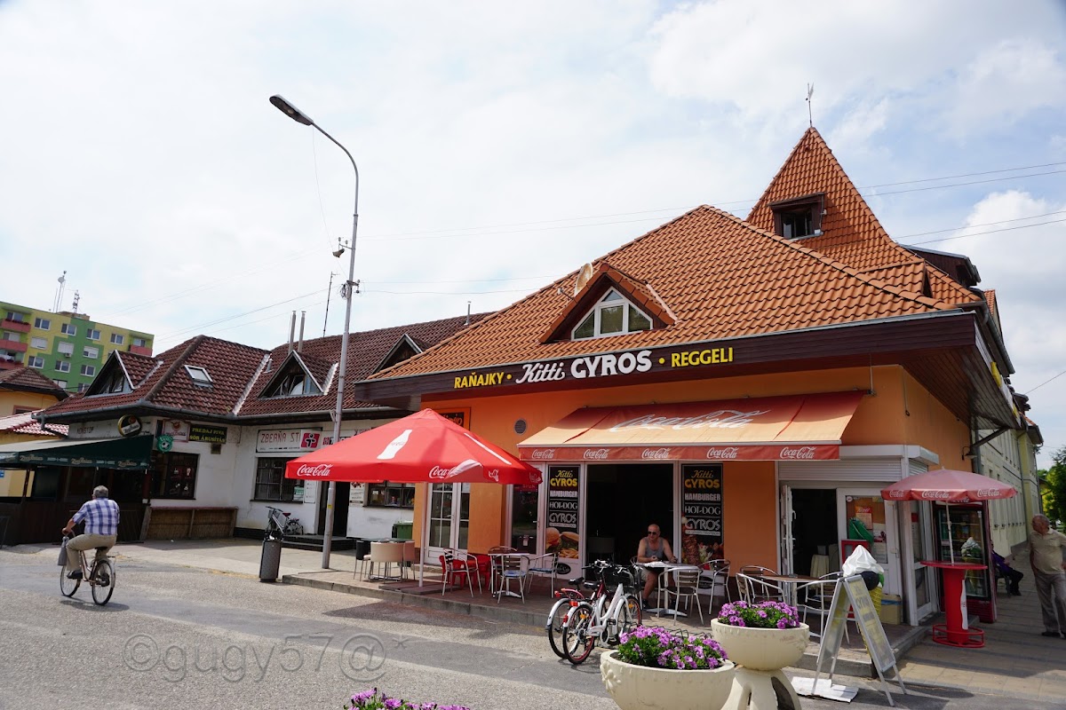 Kitti Gyros — Medzinárodná v meste Nové Zámky