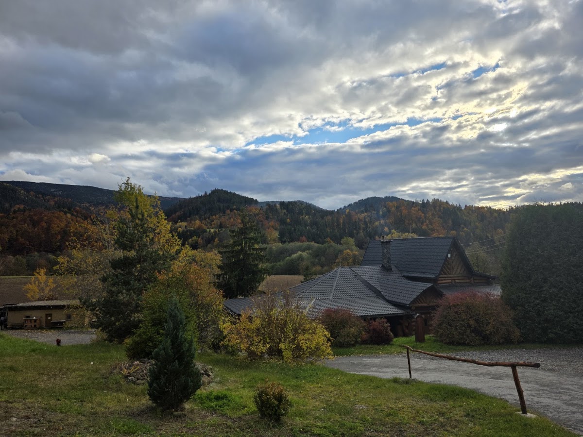 Koliba u Starej matere — Tradičná slovenská v meste Nemecká, foto 4