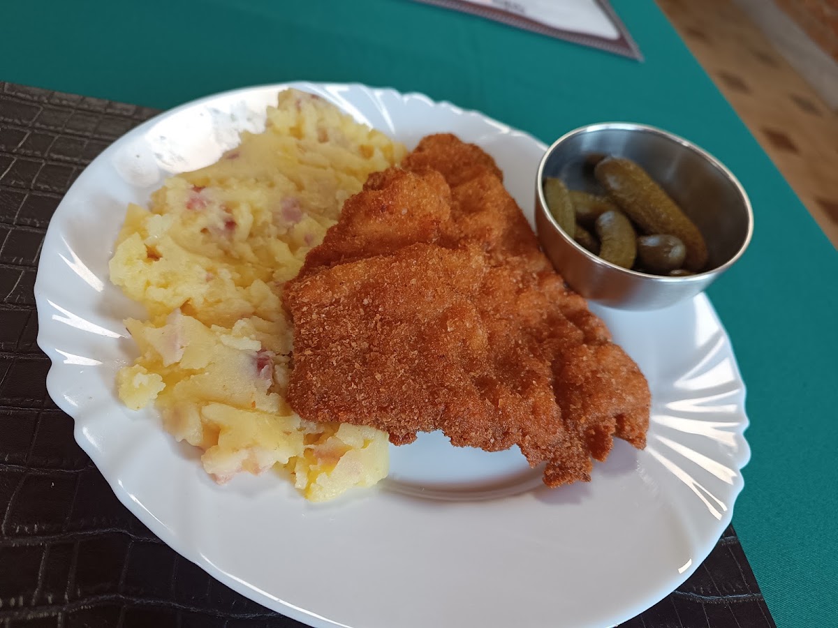 Kongo Pub Restaurant — Talianska v meste Rimavská Sobota, foto 5