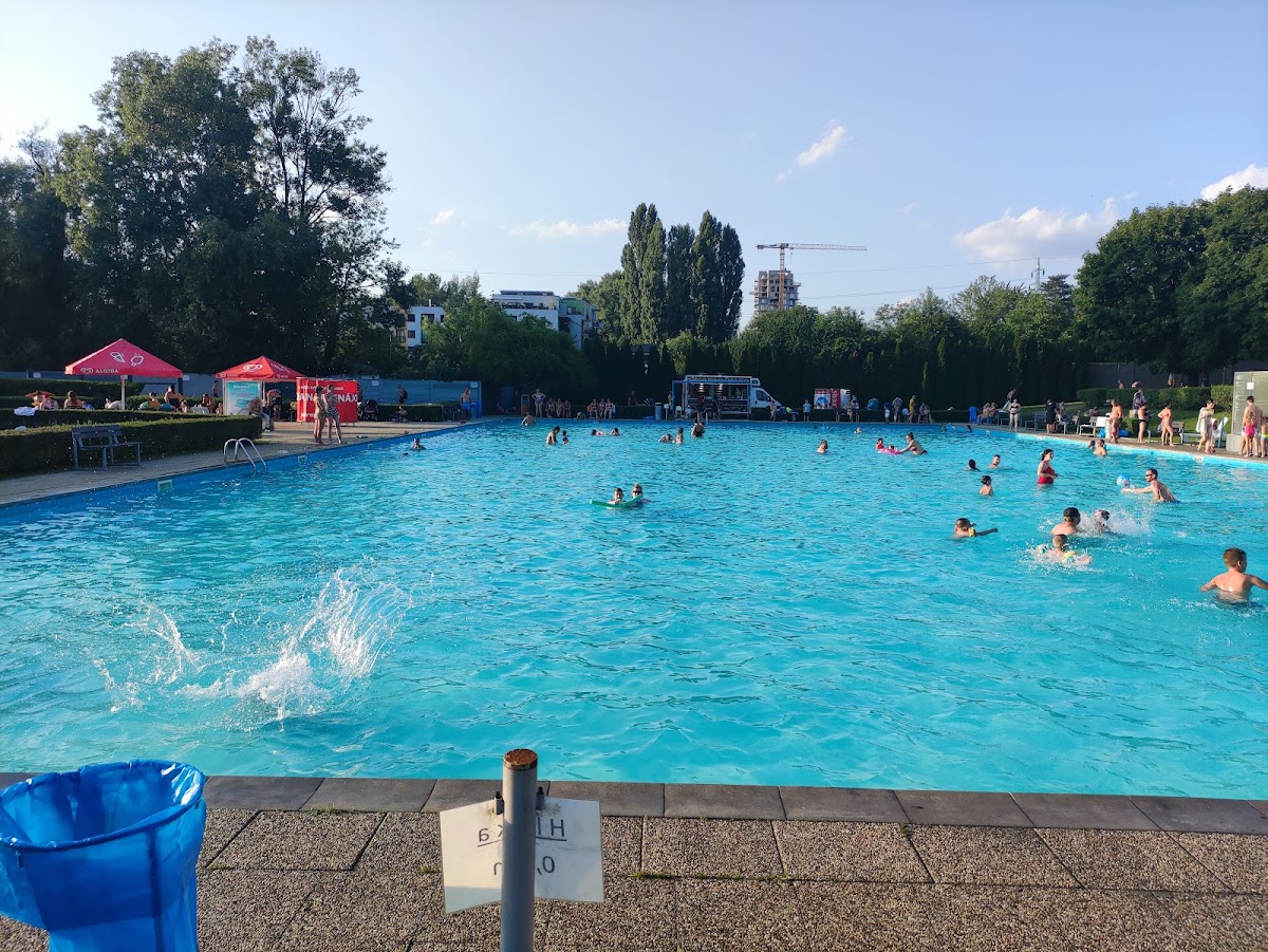 Mestské kúpalisko Rosnička — International in Stupava