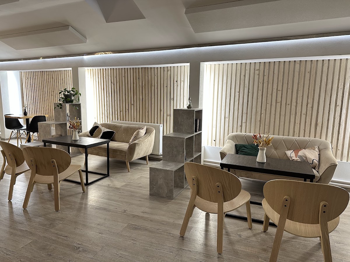 Moment Caffé Bar — Kaviareň v meste Nová Baňa