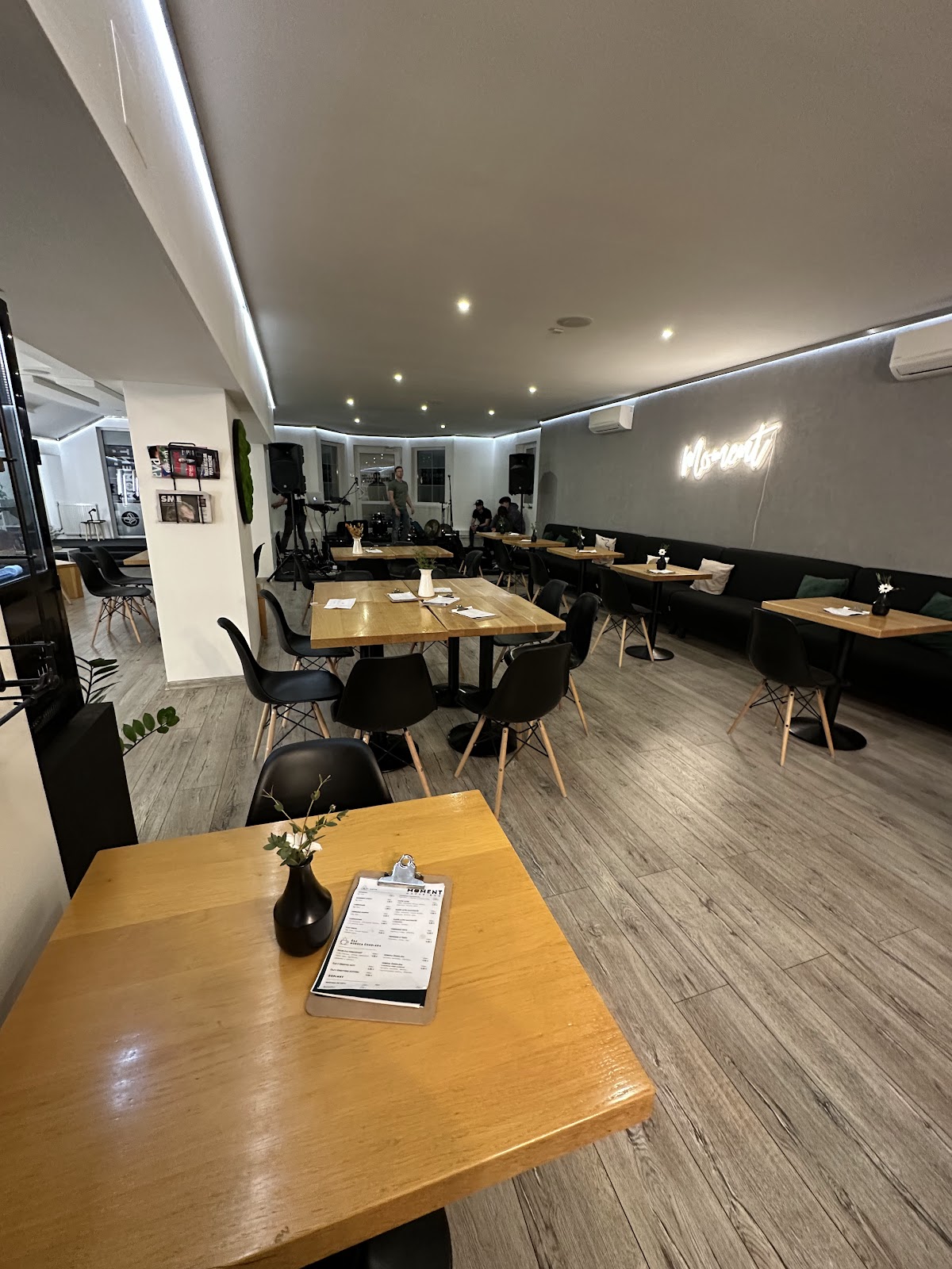 Moment Caffé Bar — Kaviareň v meste Nová Baňa, foto 3