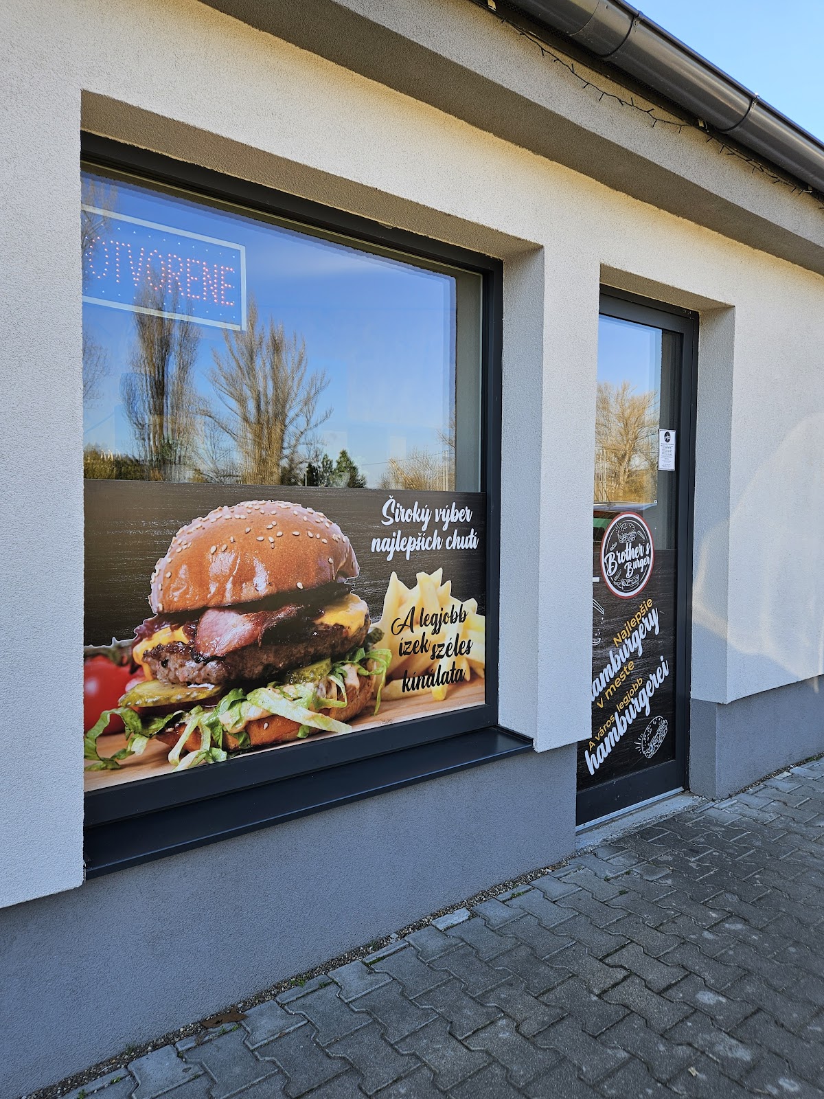 Mr. Brothers Burger Štúrovo — Americká v meste Štúrovo