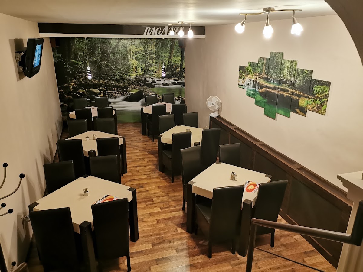 Pizzéria Ragazza — Italian in Poltár