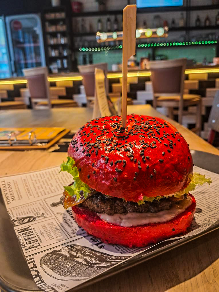 REGAL BURGER & POKE SNINA — Asian in Snina, photo 4