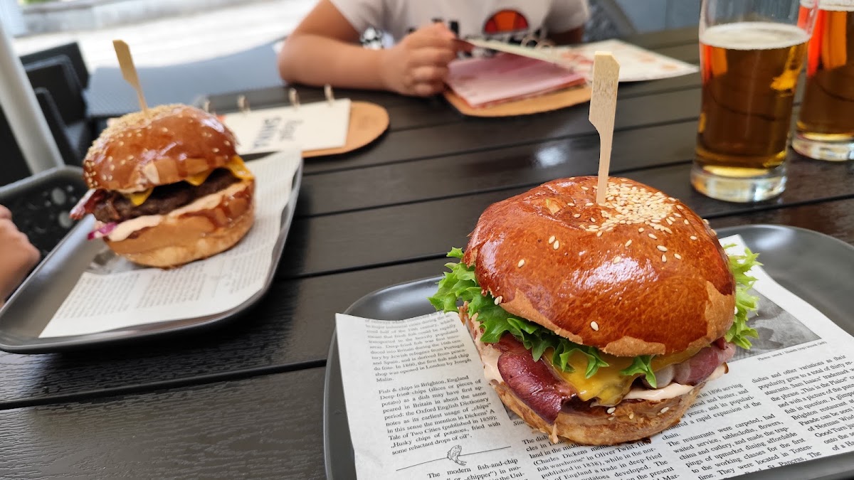 REGAL BURGER & POKE SNINA — Asian in Snina, photo 5