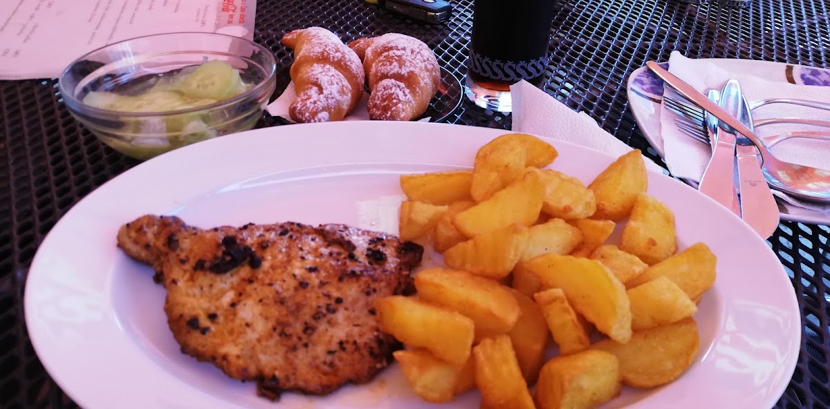 Reštaurácia a penzión Adria Snina — Medzinárodná v meste Snina, foto 2
