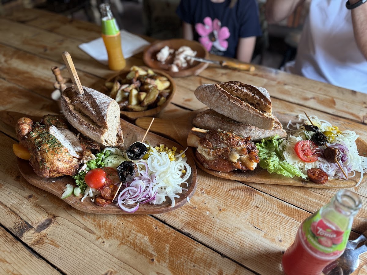 Stredoveká sedliacka reštaurácia — Tradičná slovenská v meste Štúrovo, foto 2