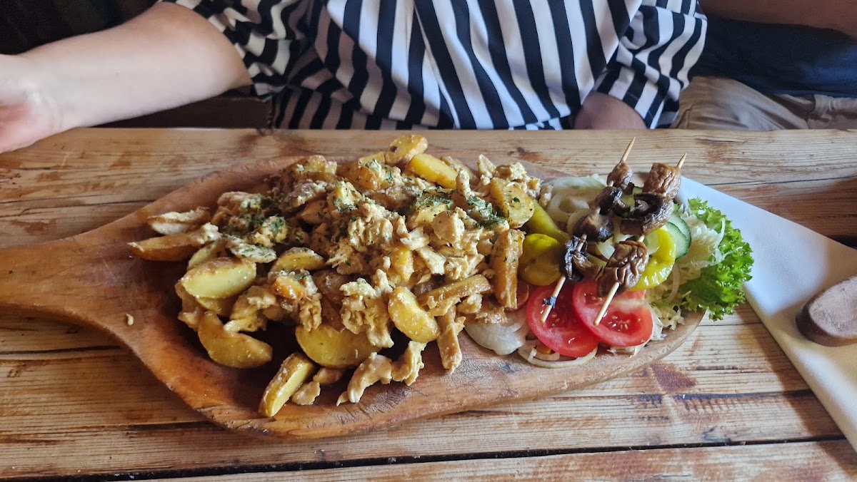 Stredoveká sedliacka reštaurácia — Tradičná slovenská v meste Štúrovo, foto 3