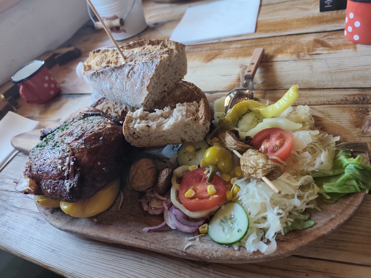 Stredoveká sedliacka reštaurácia — Tradičná slovenská v meste Štúrovo, foto 5