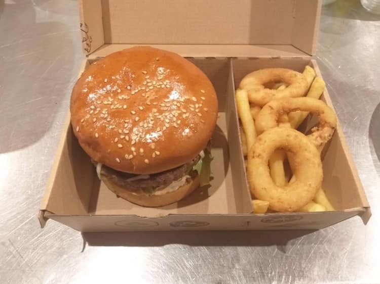 U kamoša BURGERÁREŇ — Americká v meste Nové Zámky, foto 5