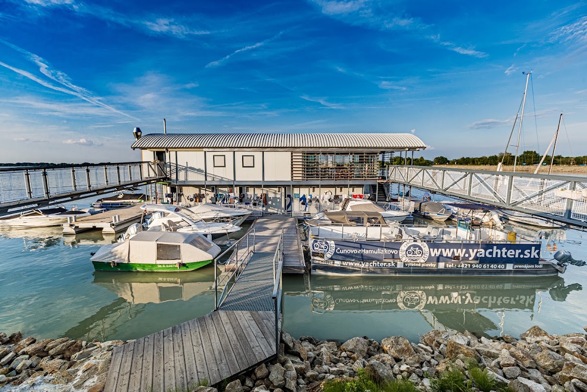 YACHTER CLUB Modrá Čajka — Fast Food v meste Bratislava, foto 2