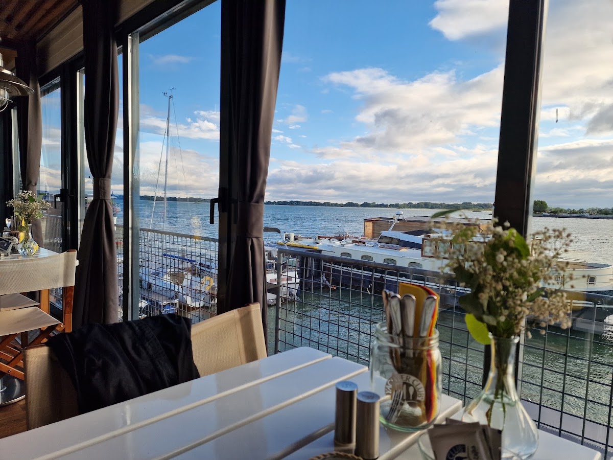 YACHTER CLUB Modrá Čajka — Fast Food v meste Bratislava, foto 5