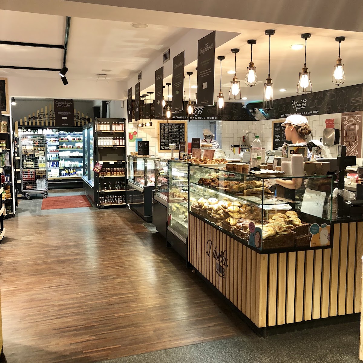 Yeme — Medzinárodná v meste Bratislava, foto 3