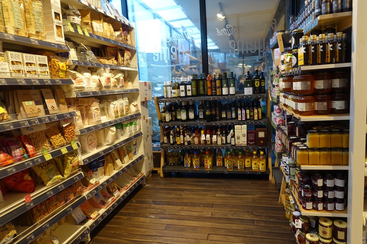 Yeme — Medzinárodná v meste Bratislava, foto 5