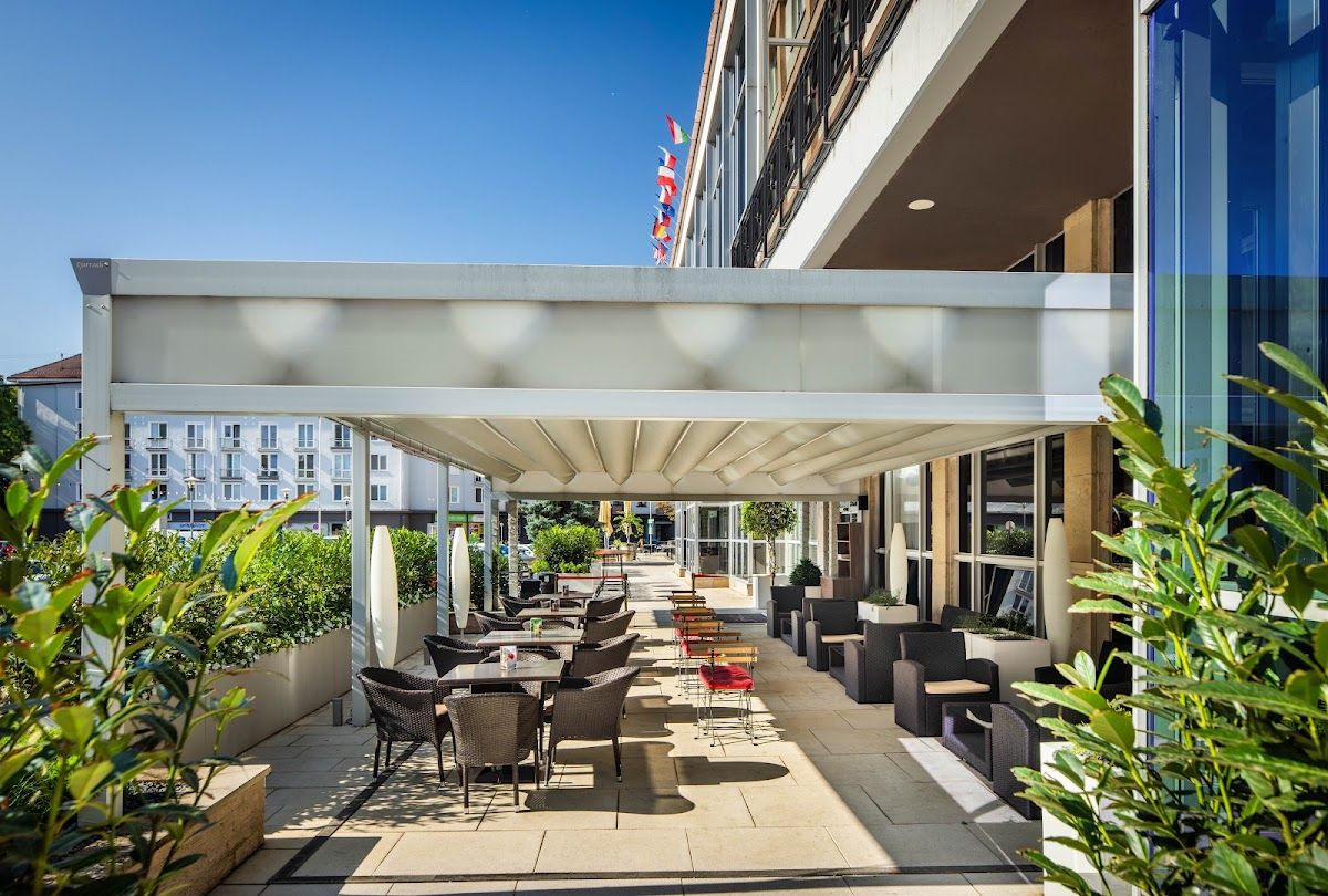 Apollo Hotel — Bar & Pub v meste Bratislava
