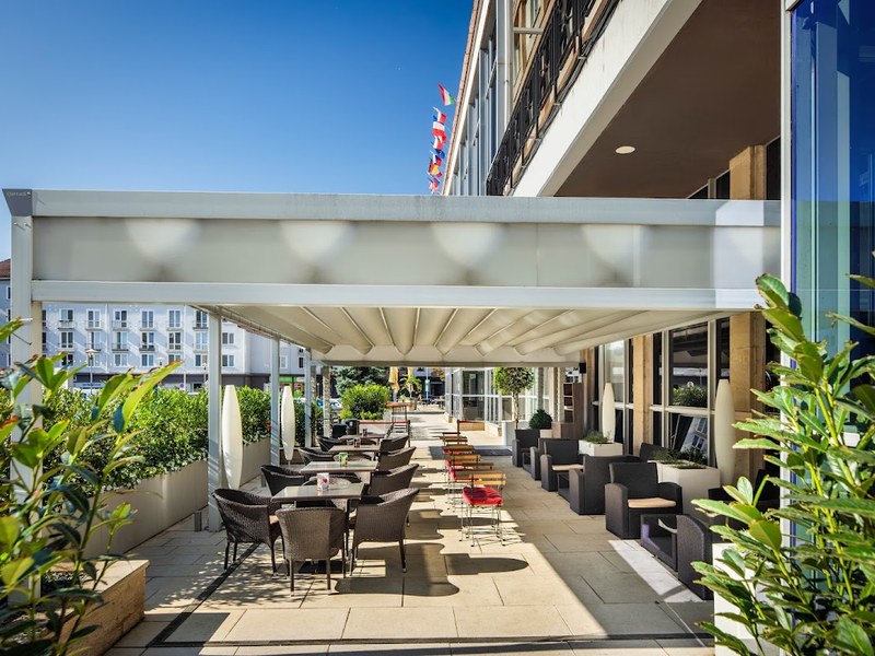 Apollo Hotel — Bar & Pub v meste Bratislava