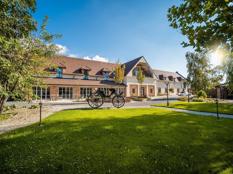 Arkady Hof Hotel & Restaurant — Medzinárodná in Stupava