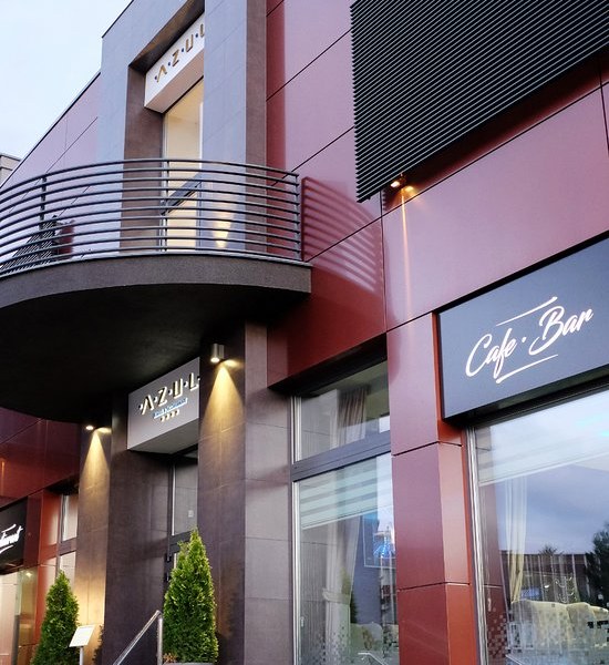 Azul Hotel&Restaurant — Medzinárodná v meste Partizánske
