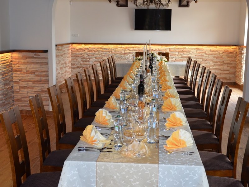 BISON Restaurant grill & pizza — Talianska v meste Michalovce