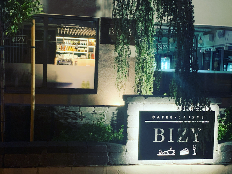 BIZY Cafee & Lounge — Kaviareň v meste Nové Zámky