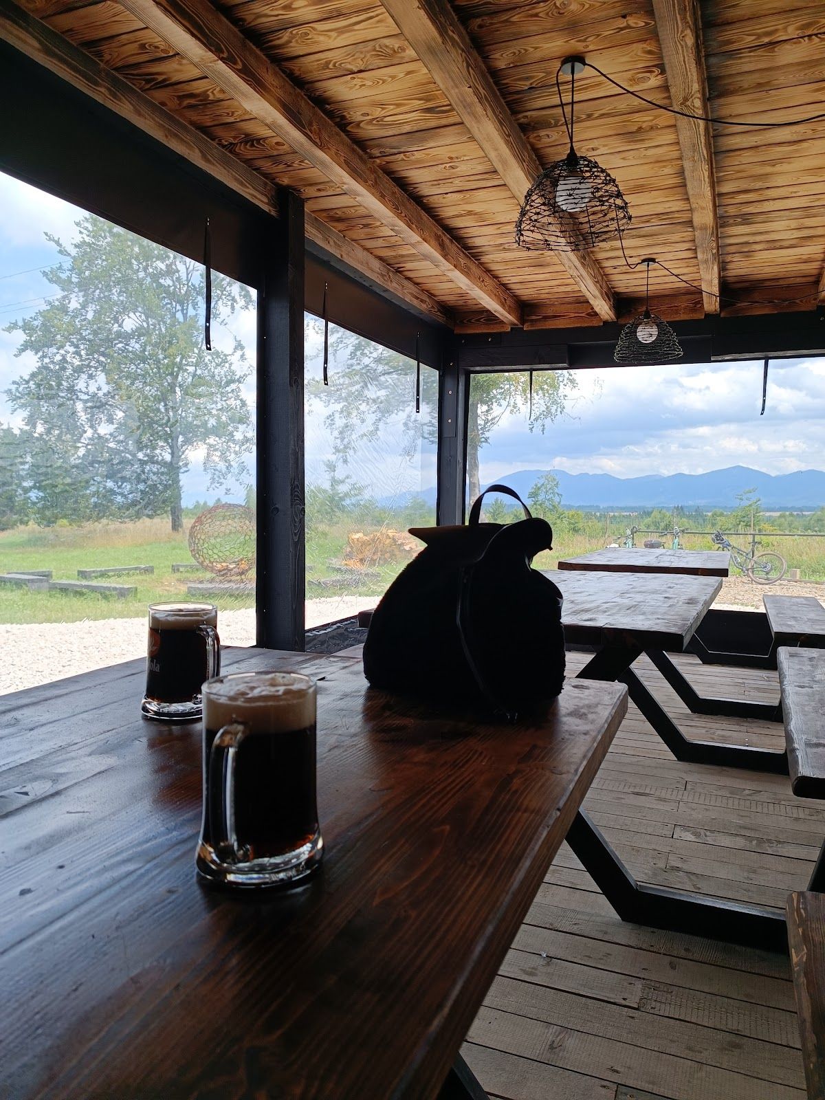 Brloh Street&Grill food & american BBQ — Americká v meste Dubové