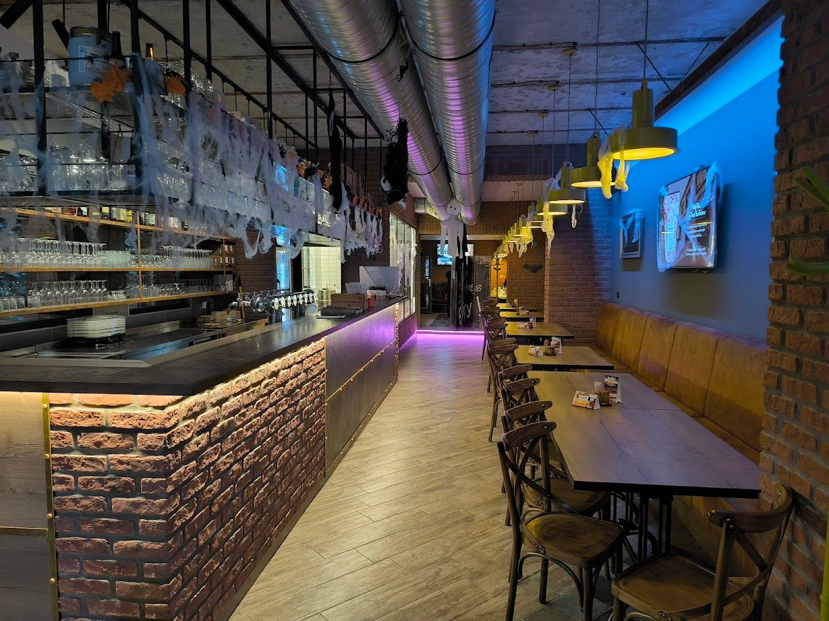 Česká hospoda & Flámmovňa — Bar & Pub v meste Martin