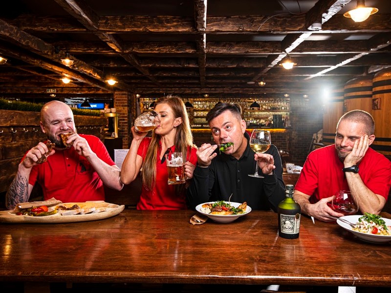 Country Saloon — Medzinárodná in Senec