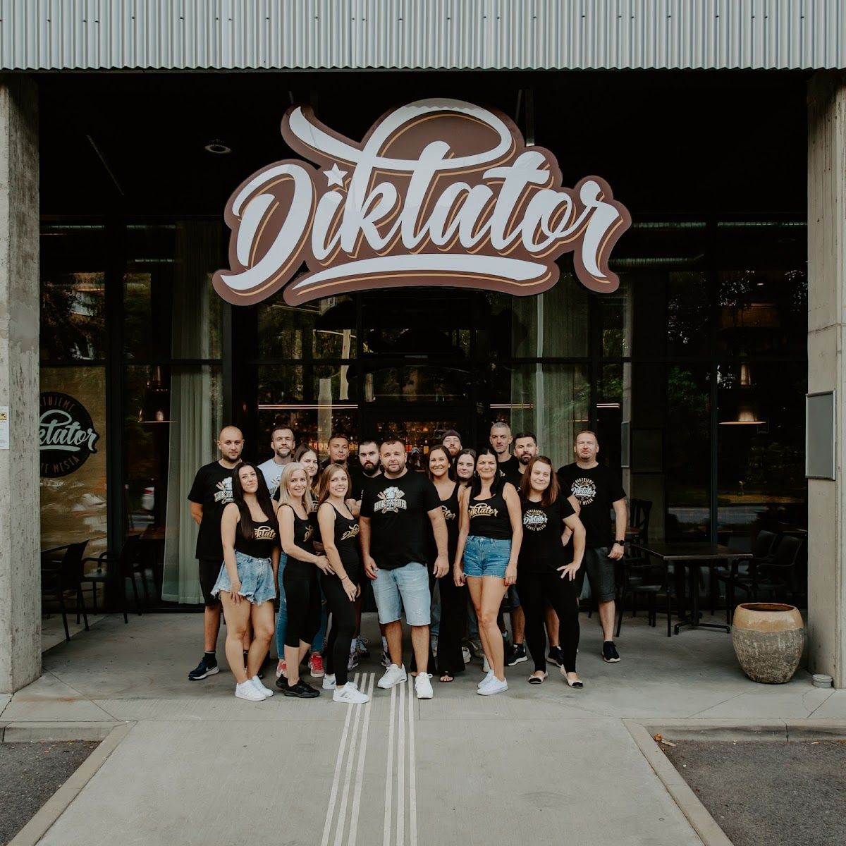 DIKTATOR Prešov - delivery food and restaurant — Medzinárodná v meste Prešov