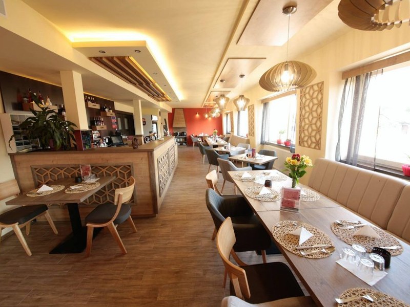 DUVOX guesthouse** and restaurante — Medzinárodná v meste Kriváň