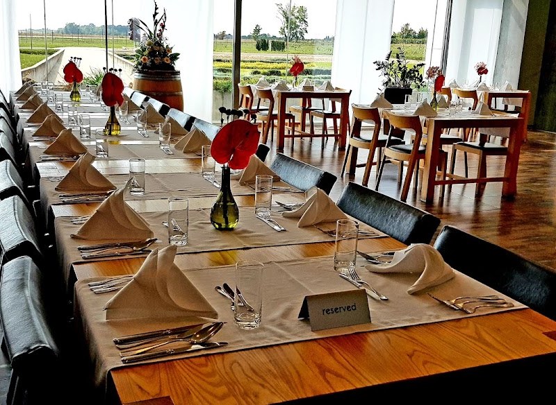 ELESKO restaurant&wine bar — Bar & Pub v meste Modra