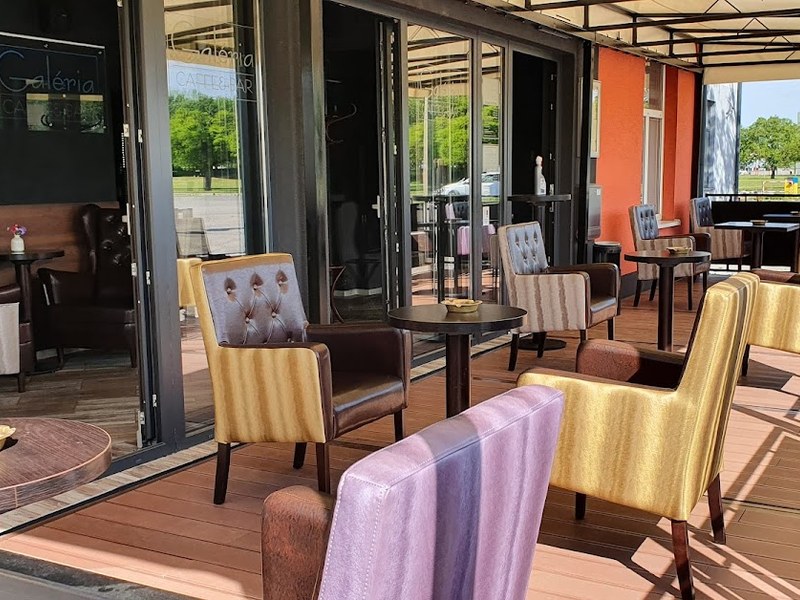 Galéria Restaurant Caffe & Bar — Bar & Pub v meste Michalovce