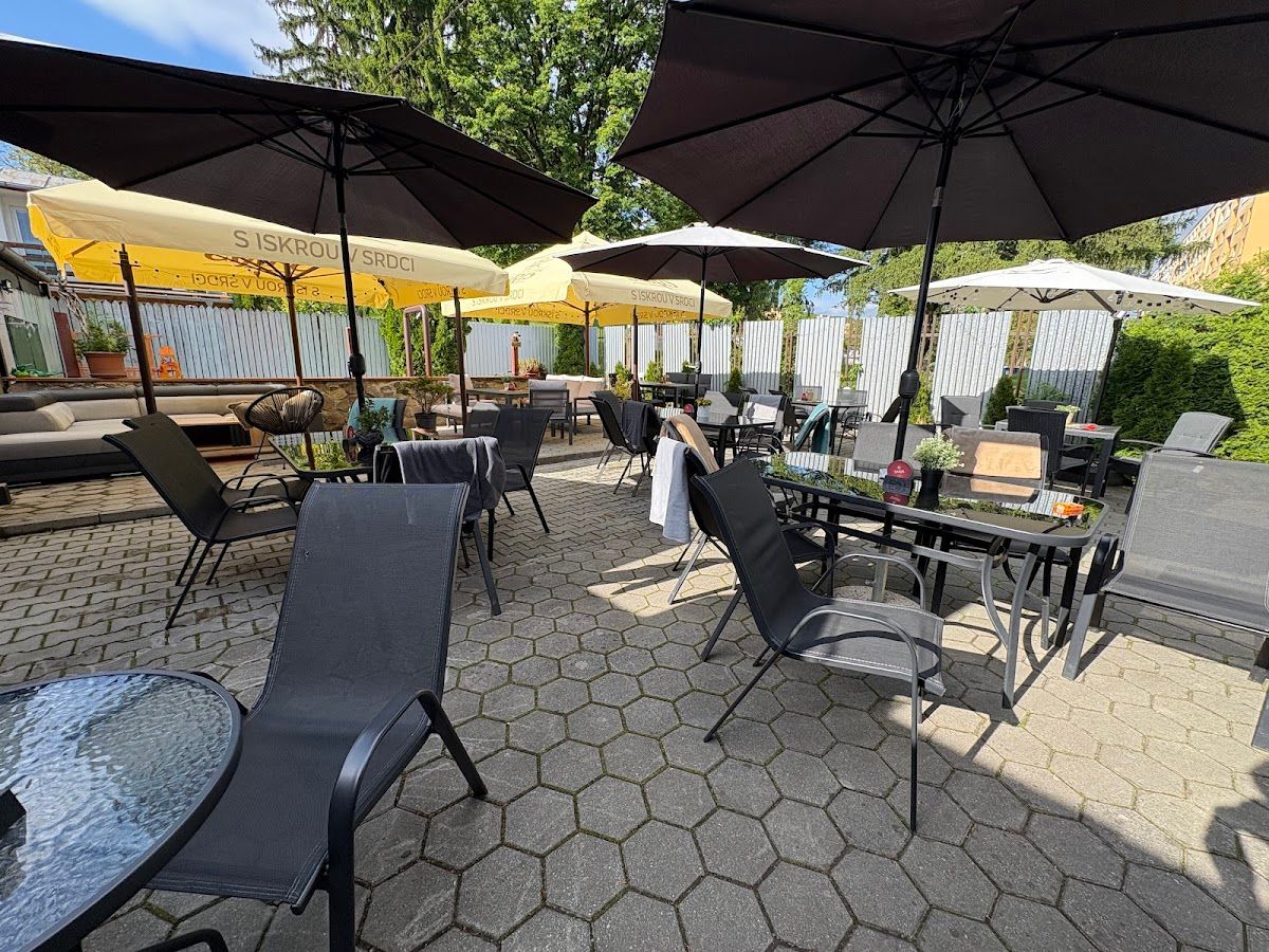Garden Restaurant — Medzinárodná v meste Humenné