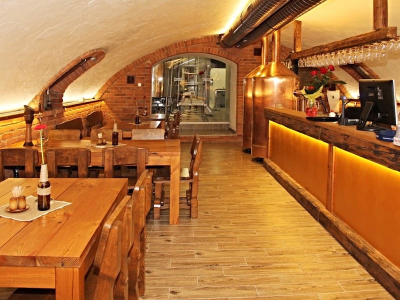 Holíčsky pivovar Wywar — Bar & Pub v meste Skalica