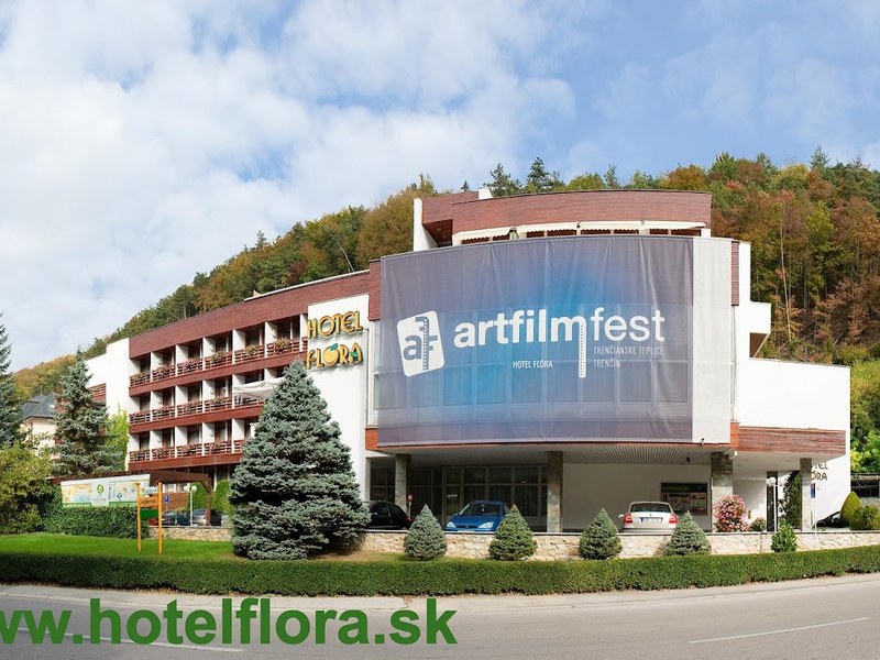 Hotel Flóra — Medzinárodná v meste Ilava
