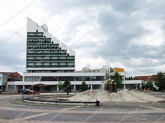 Hotel Golden Bull — Kaviareň v meste Rimavská Sobota