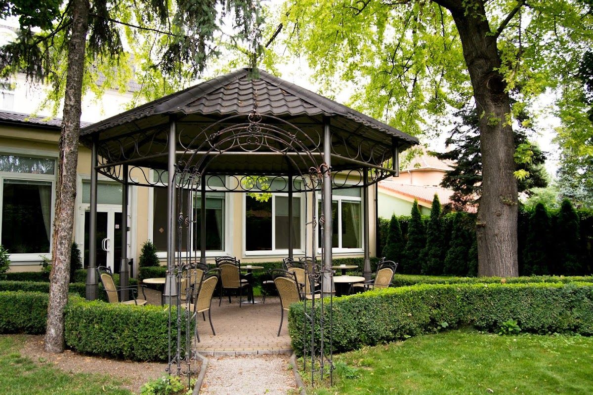 Hotel Grand — Medzinárodná v meste Nové Zámky