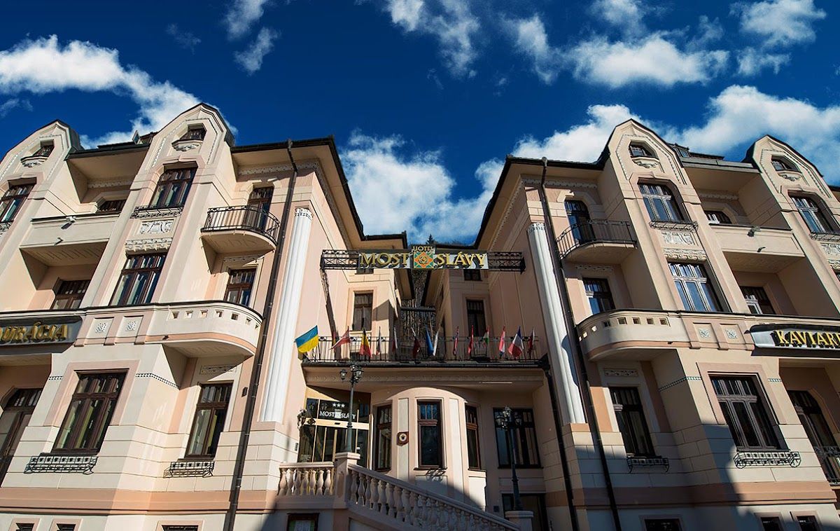 Hotel Most Slávy — Medzinárodná v meste Ilava