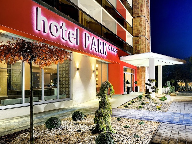 Hotel Park — Kaviareň v meste Ružomberok
