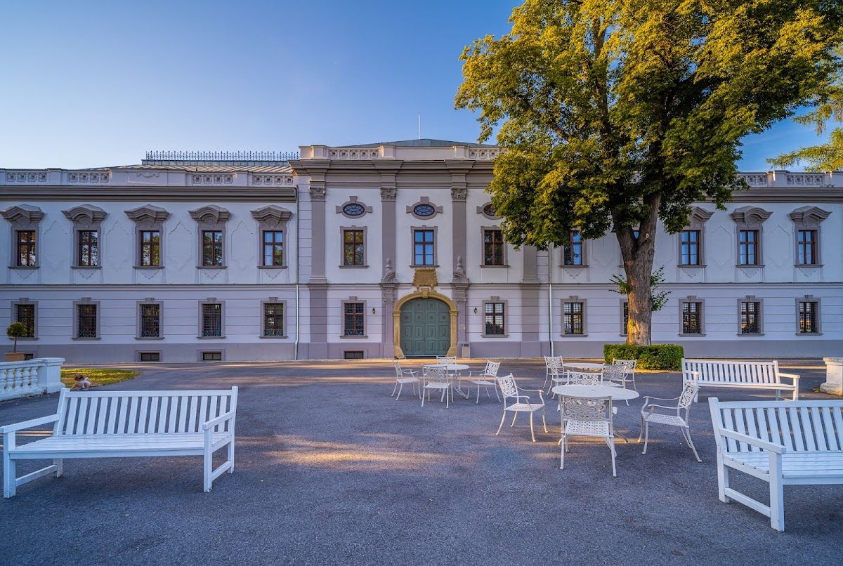 Hotel & Restaurant Gino Park Palace — Medzinárodná v meste Považská Bystrica