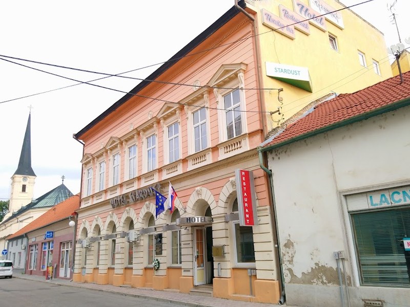 Hotel Stardust — Bar & Pub v meste Nové Zámky