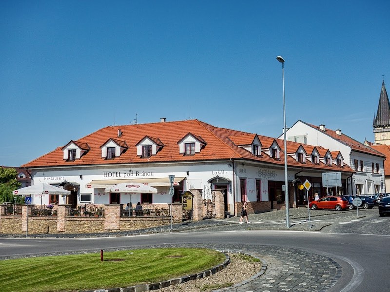 Hotel under the Gate — Medzinárodná v meste Bardejov